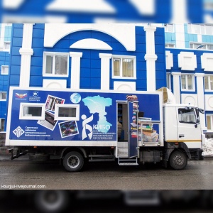 11 лет доставляет культуру в Сургутский район библиомобиль