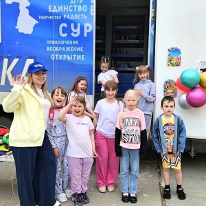 Яркое начало лета с библиомобилем